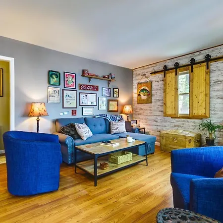 Waterfront Ozarks Home With Hot Tub, Bar And Dock